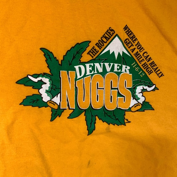 Denver Nuggs Logo T-shirt Sz XL Mile High The Rockies Leaf Yellow Tee Smoke‎ - Picture 1 of 9